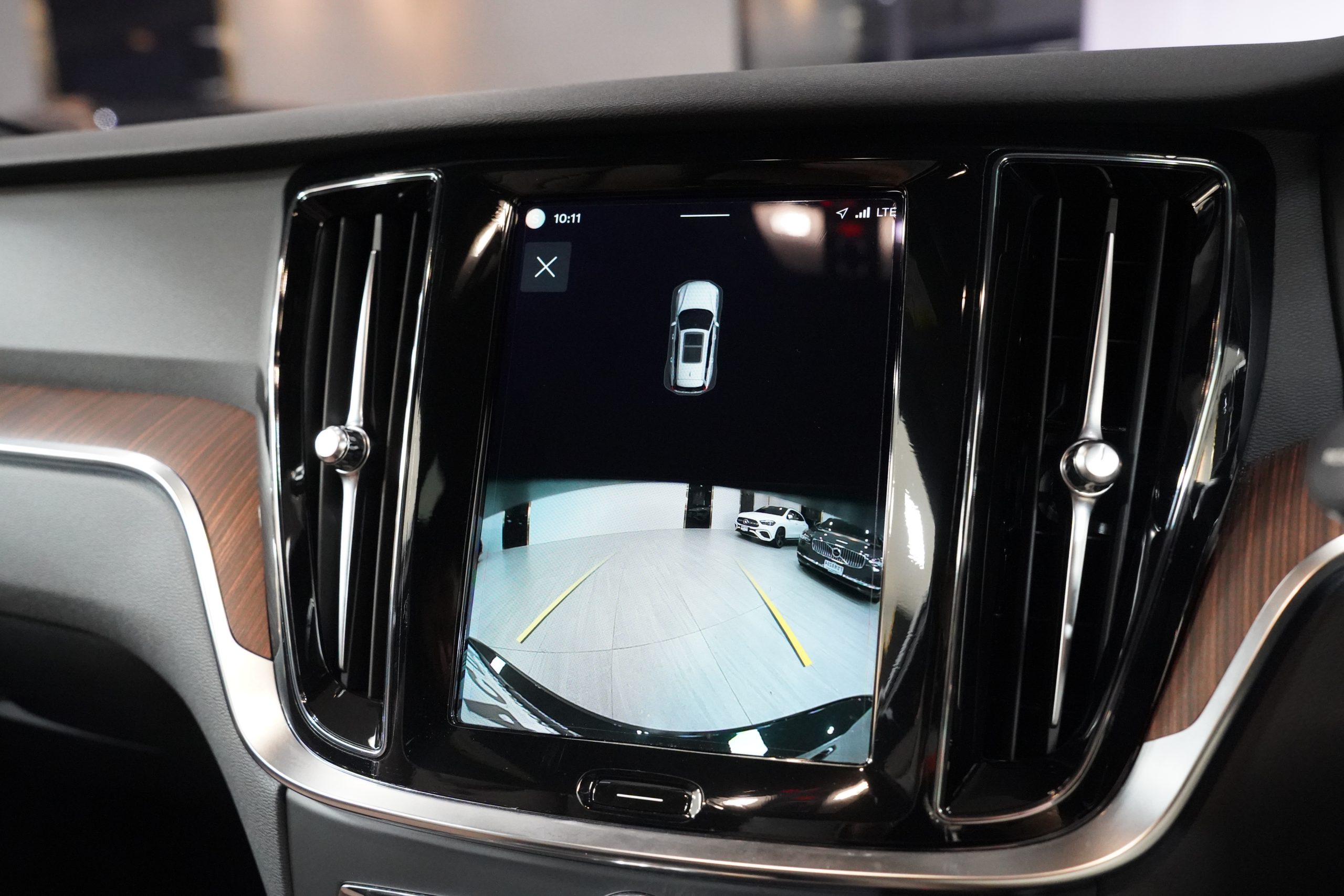 2023 V60 Recharge Plug-in Hybrid T8 Plus Dark - Image 22
