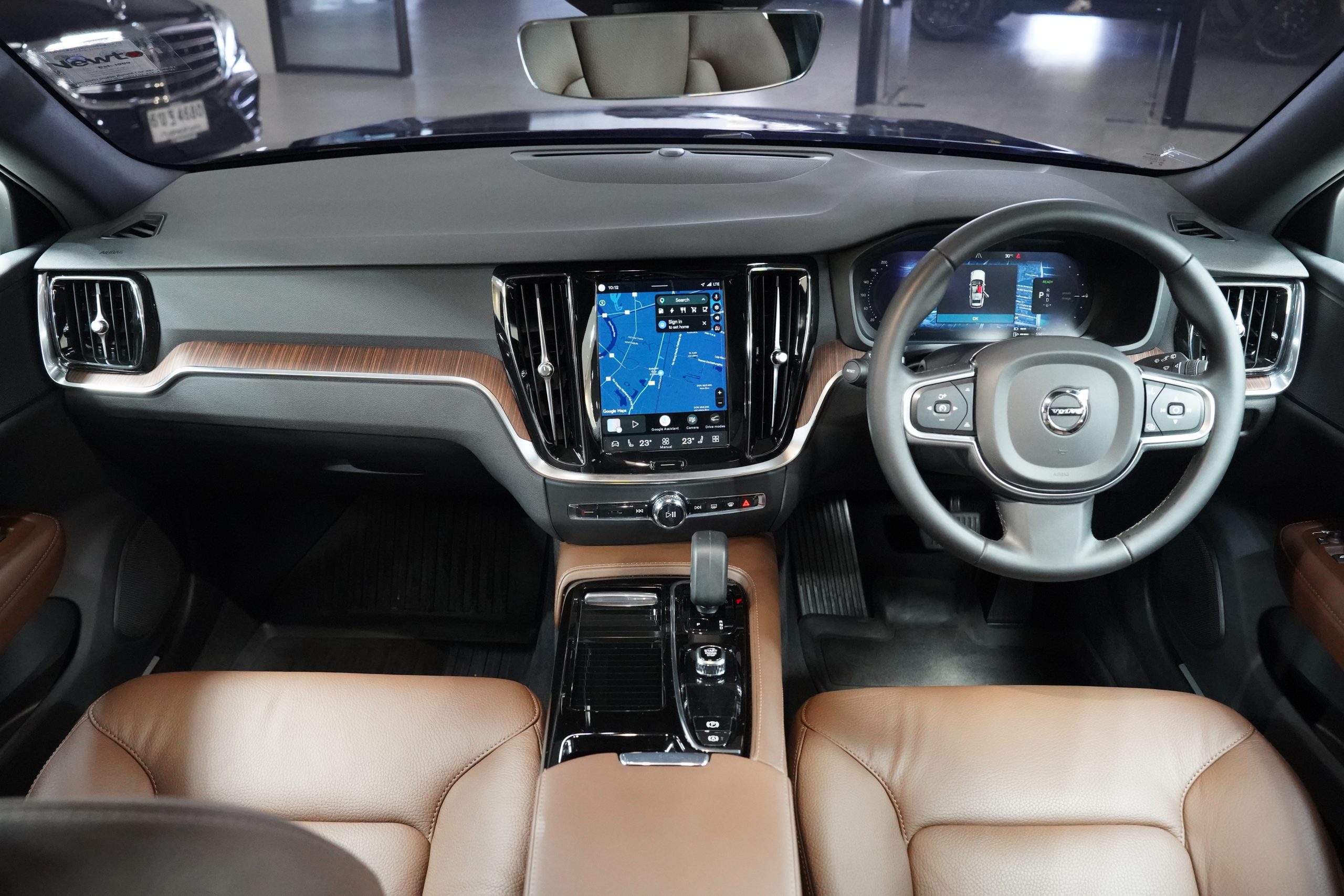 2023 V60 Recharge Plug-in Hybrid T8 Plus Dark - Image 24