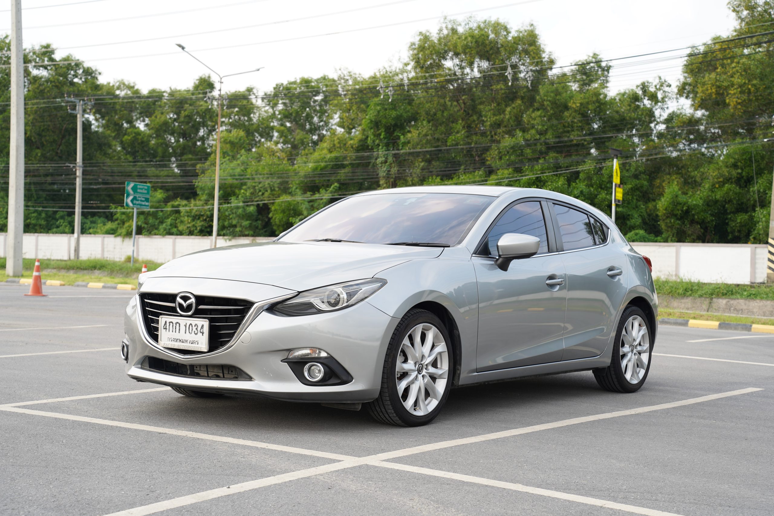 2015 Mazda 3 2.0s Sports Hatchback ปี 2015 - Image 4
