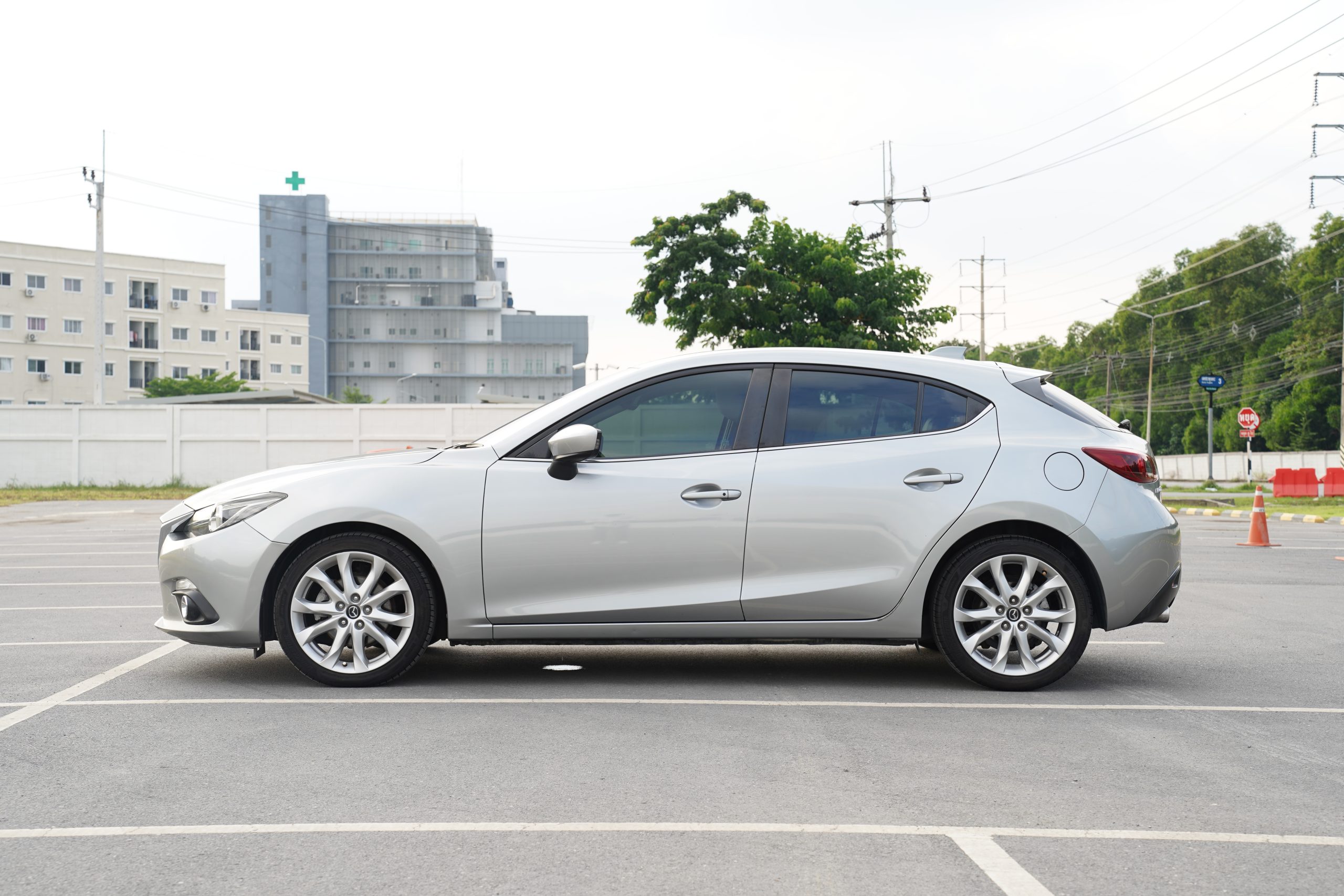 2015 Mazda 3 2.0s Sports Hatchback ปี 2015 - Image 5