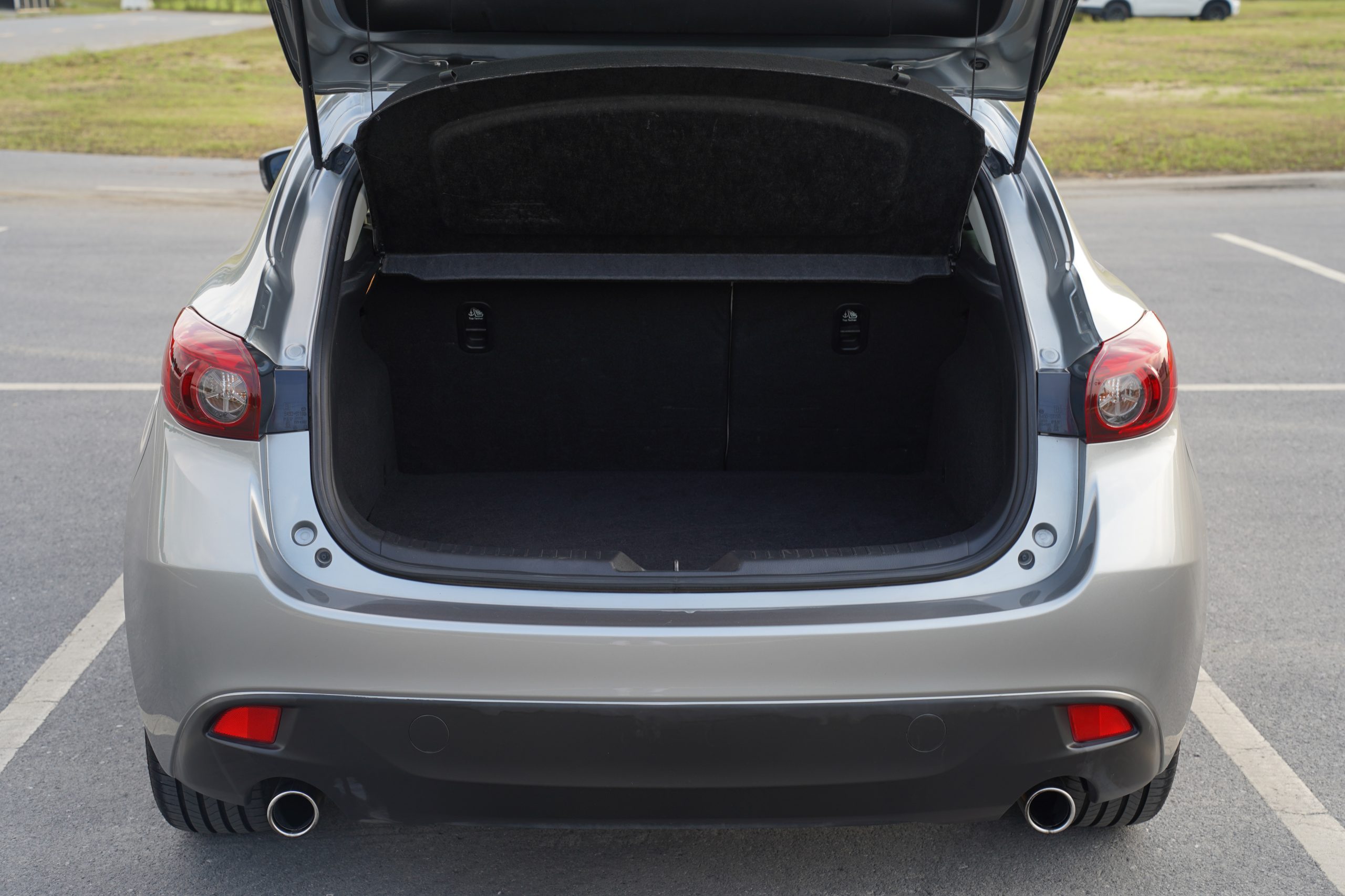 2015 Mazda 3 2.0s Sports Hatchback ปี 2015 - Image 10