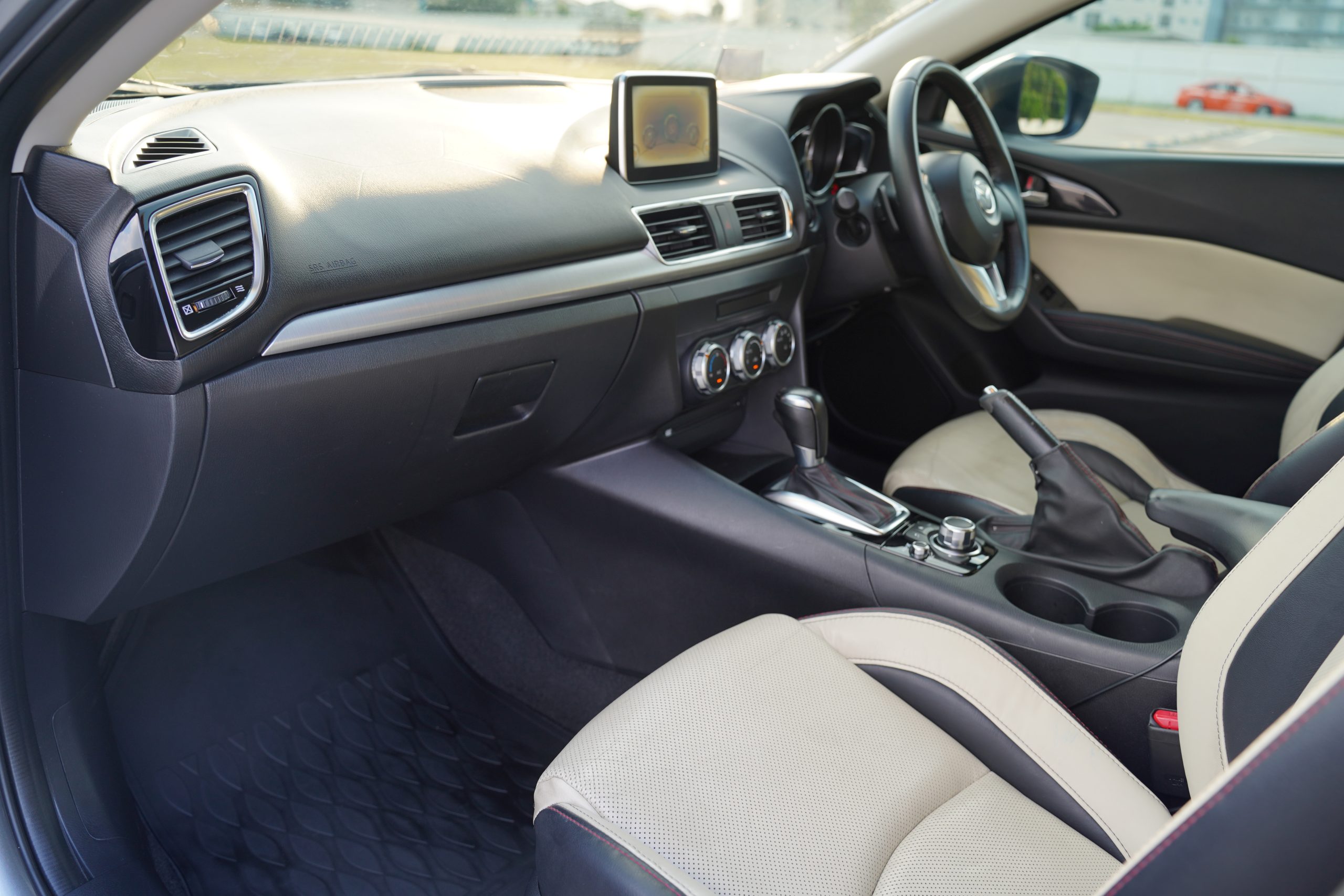 2015 Mazda 3 2.0s Sports Hatchback ปี 2015 - Image 17