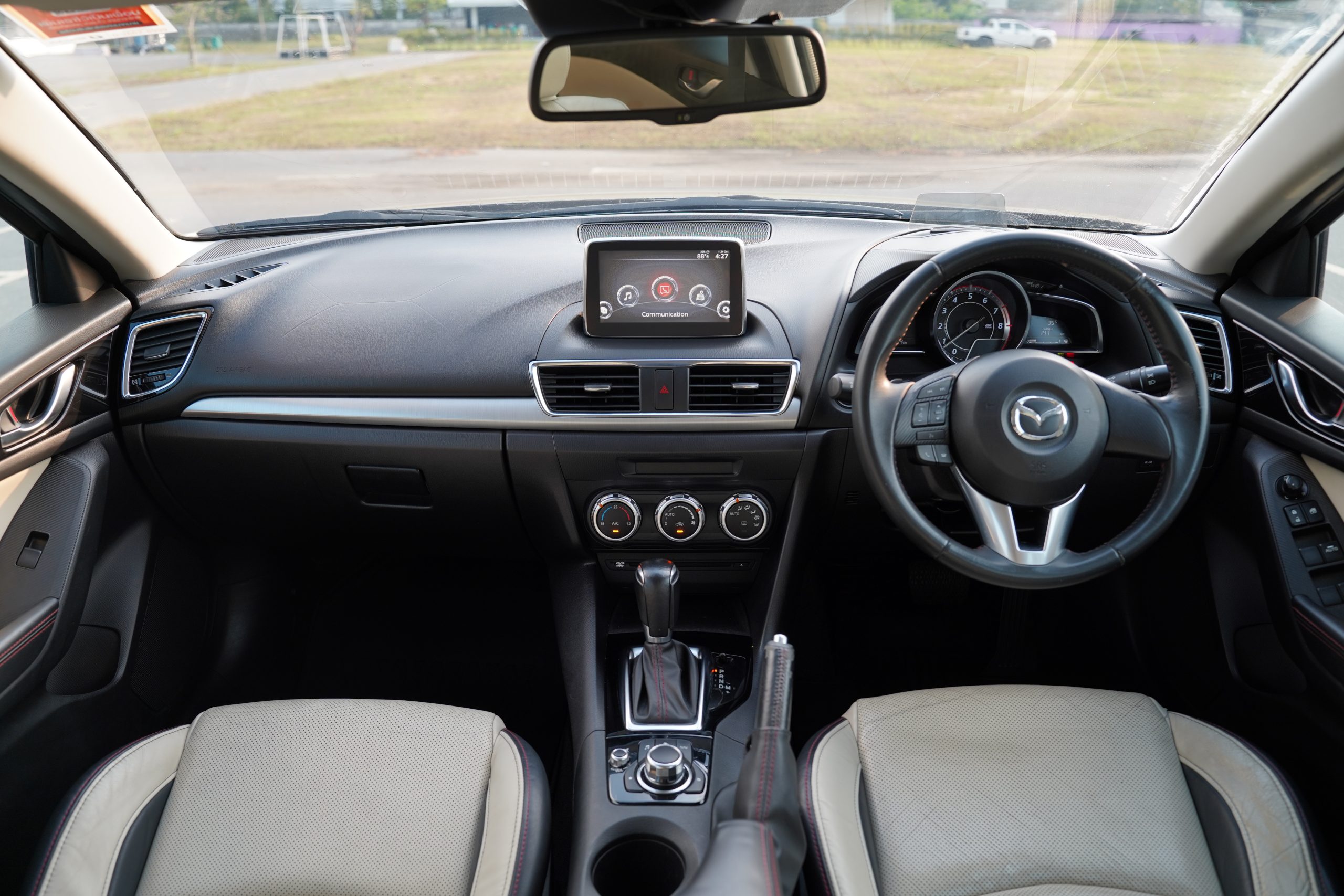 2015 Mazda 3 2.0s Sports Hatchback ปี 2015 - Image 18