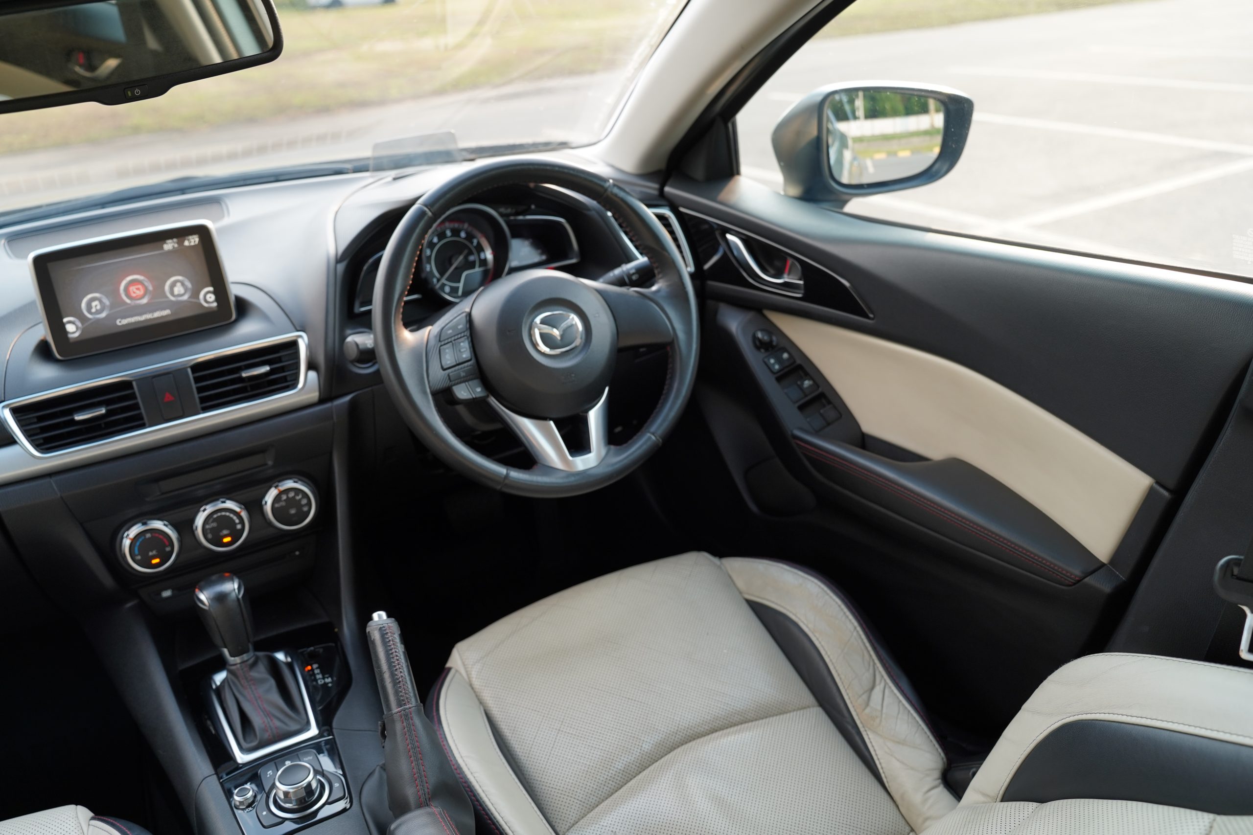 2015 Mazda 3 2.0s Sports Hatchback ปี 2015 - Image 20