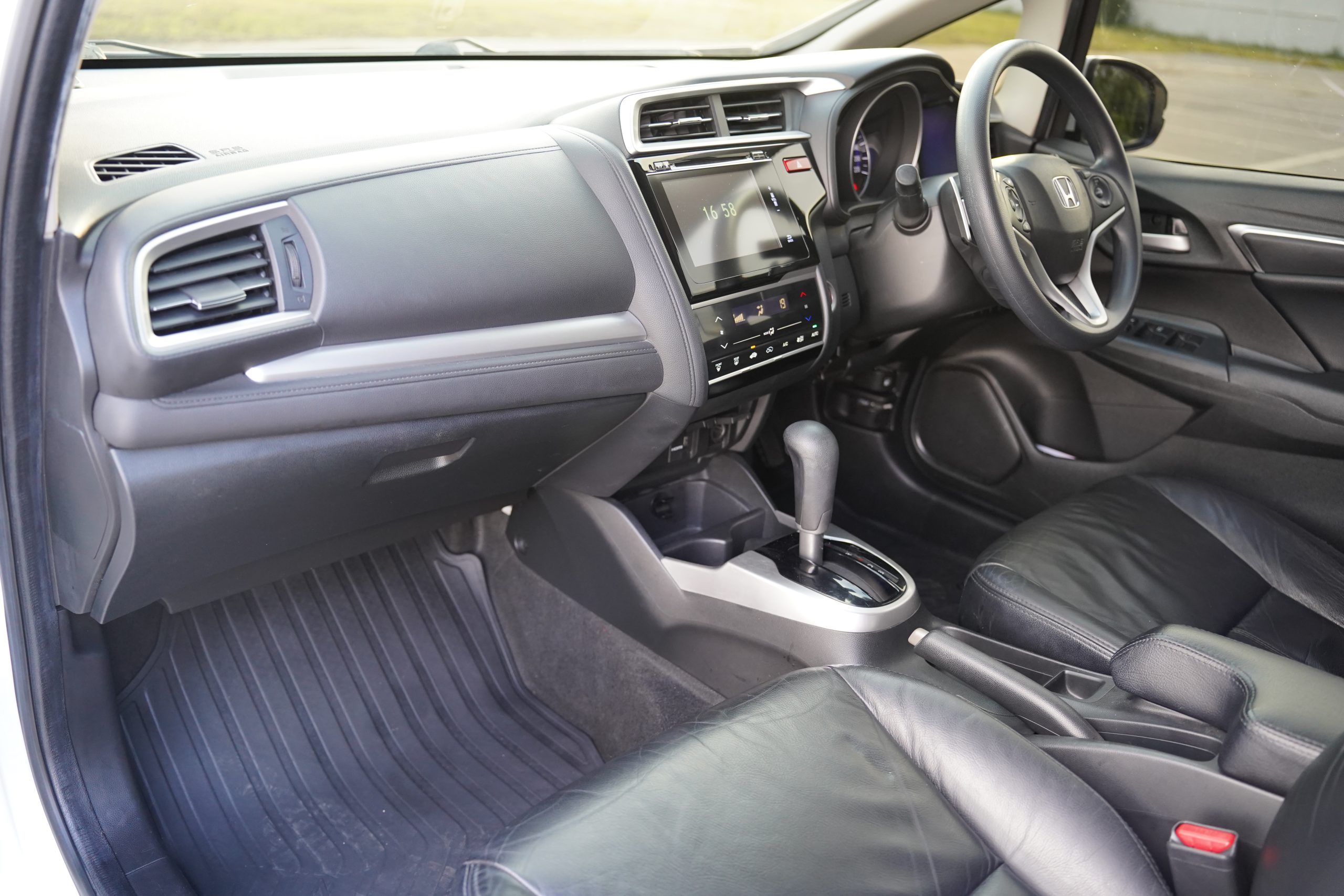 2015 Honda Jazz GK รุ่น SV - Image 16
