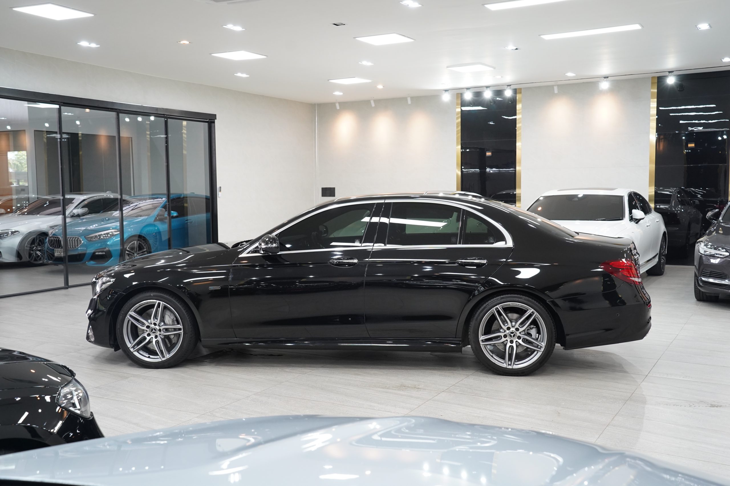 2019 Mercedes-Benz E350e AMG Dynamic (W213) - Image 5