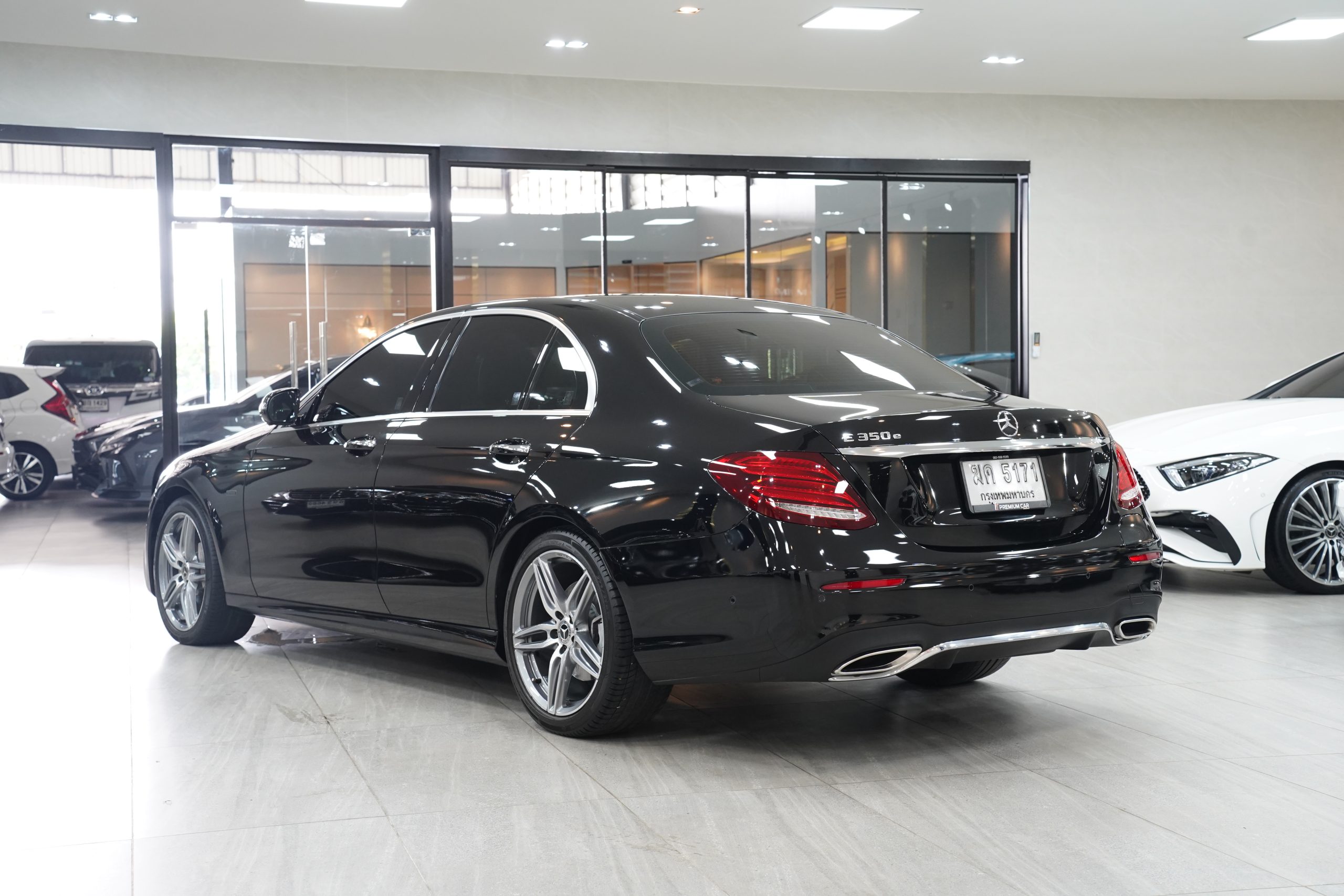 2019 Mercedes-Benz E350e AMG Dynamic (W213) - Image 6