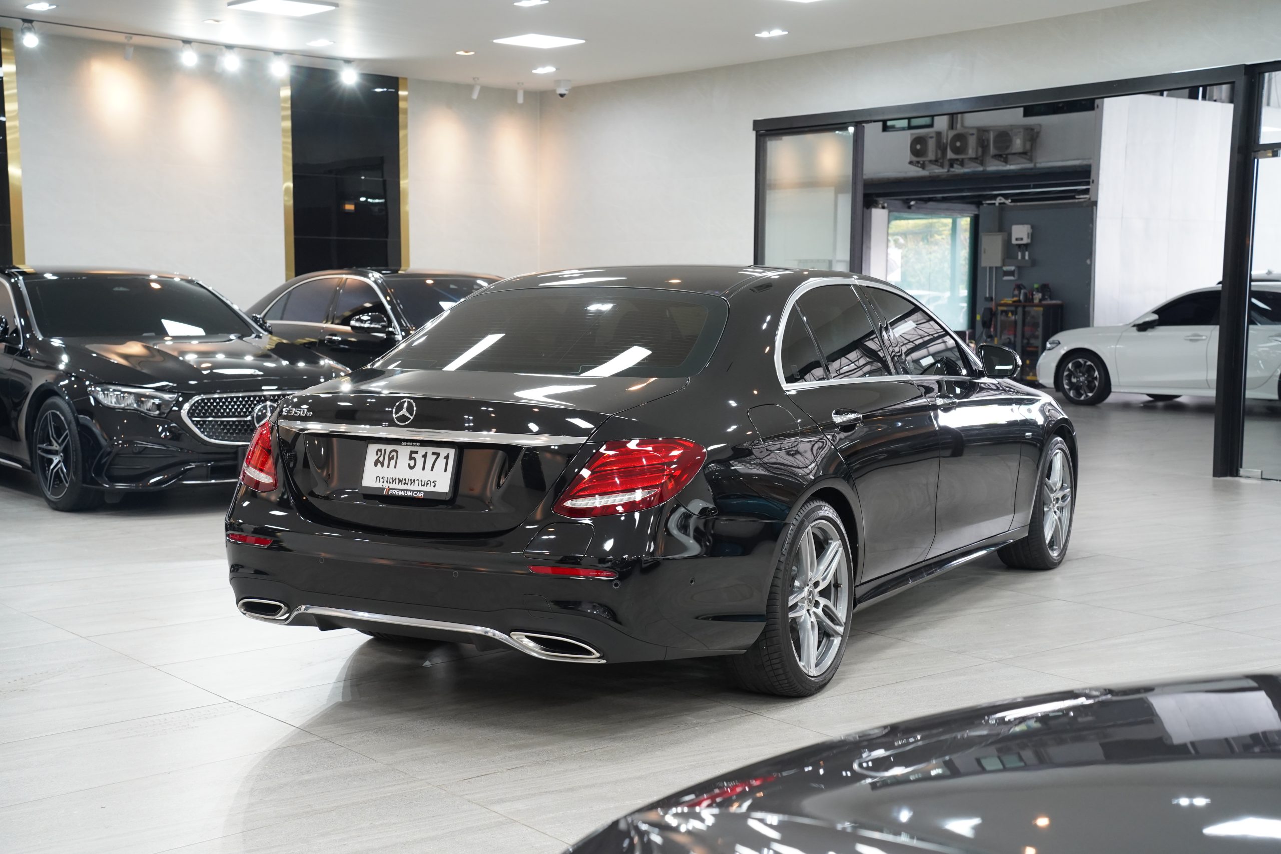 2019 Mercedes-Benz E350e AMG Dynamic (W213) - Image 8