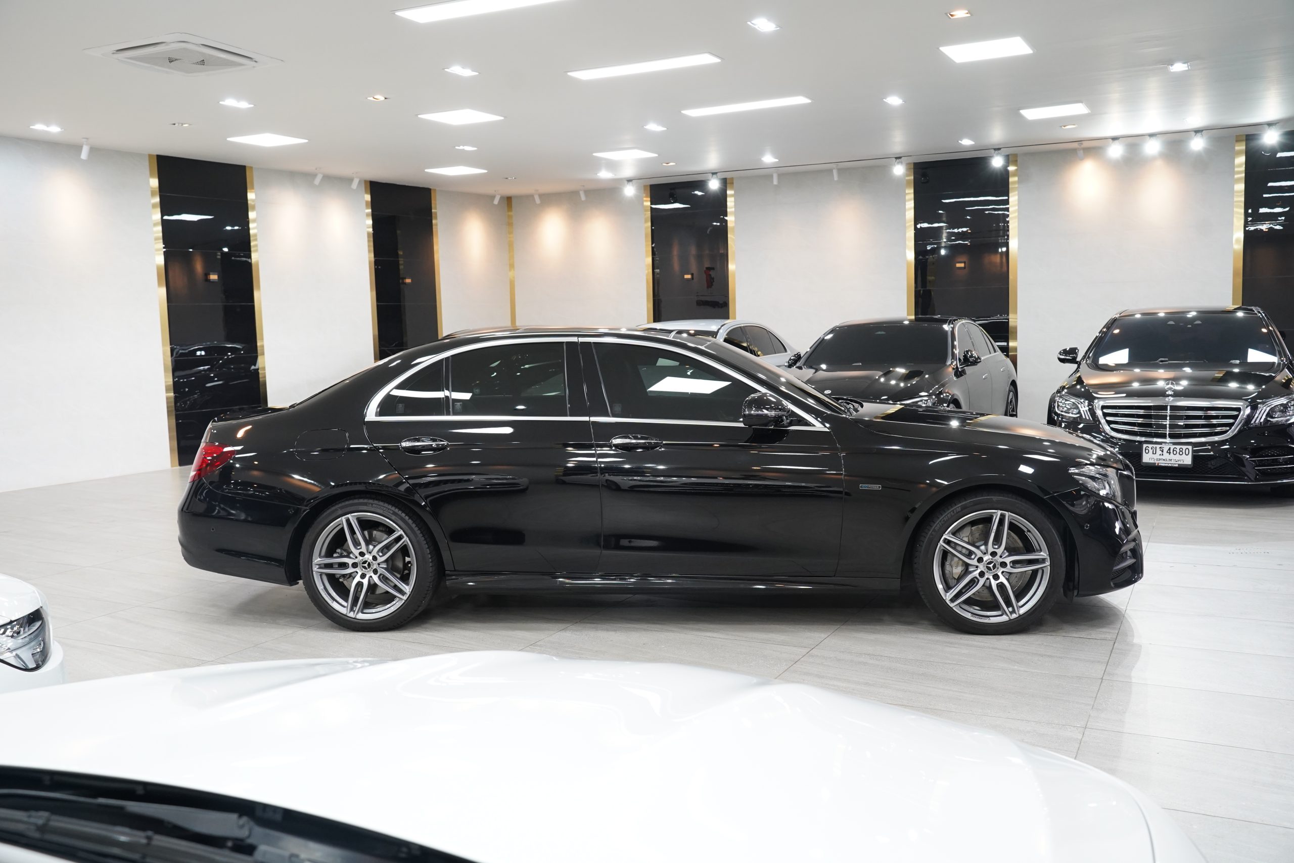 2019 Mercedes-Benz E350e AMG Dynamic (W213) - Image 9
