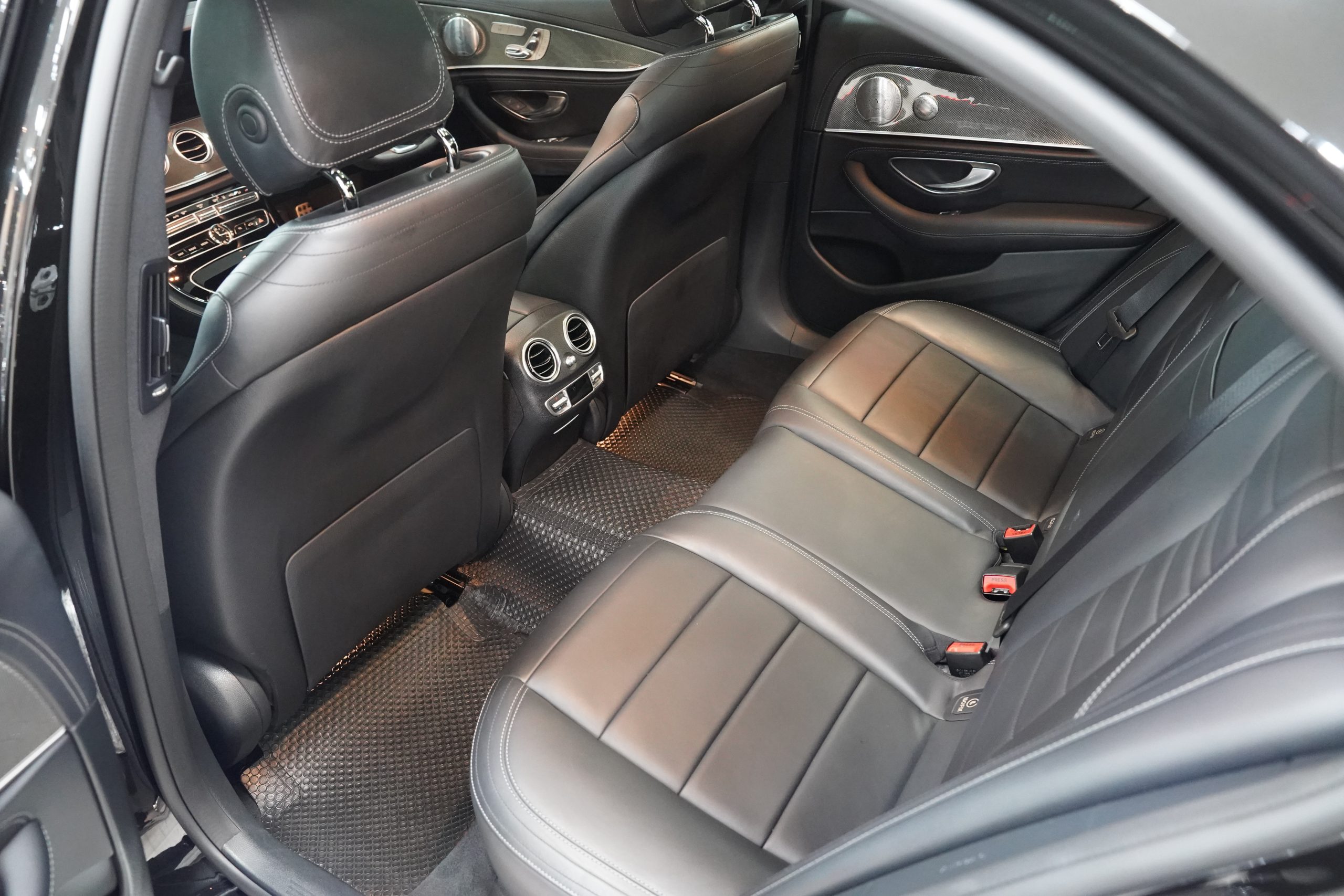 2019 Mercedes-Benz E350e AMG Dynamic (W213) - Image 12